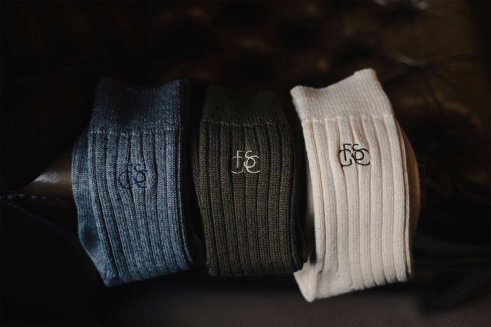 The Lodge monogram Merino Wool Socks - Dark Olive