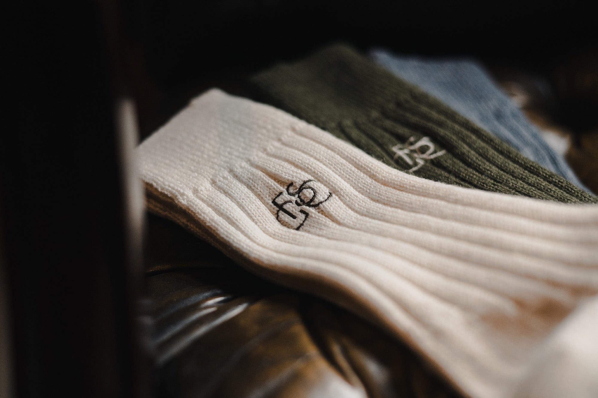 The Lodge monogram Merino Wool Socks - Bone