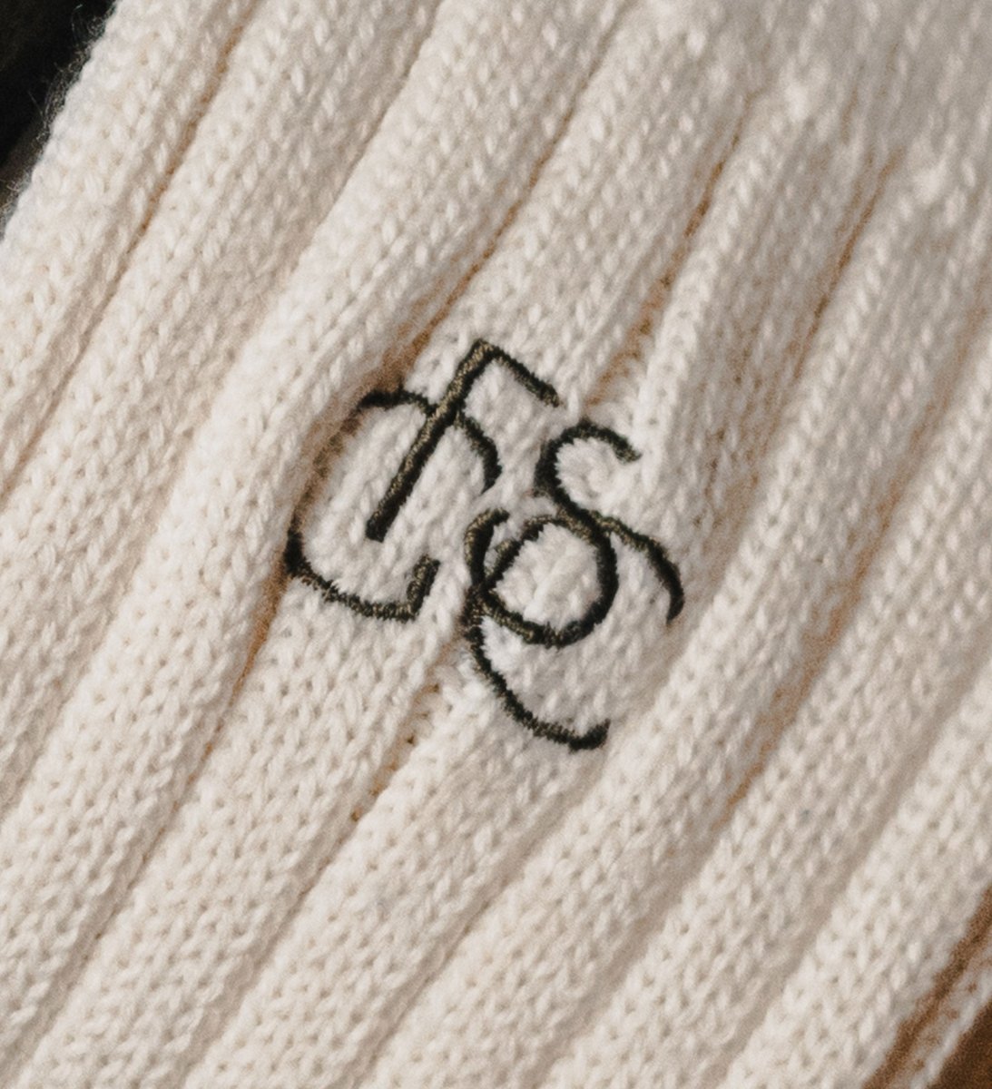 The Lodge monogram Merino Wool Socks - Bone - Fyfe Golf