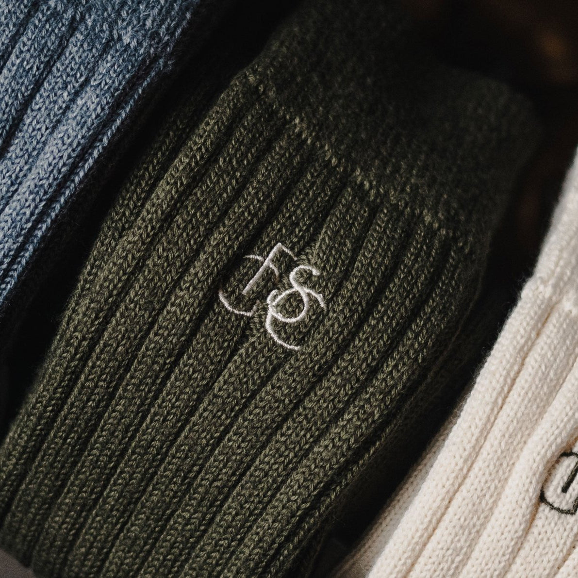 The Lodge monogram Merino Wool Socks - Dark Olive - Fyfe Golf